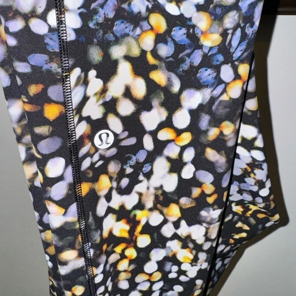 Lululemon Speed Up Tight Full on Luxtreme Size 6